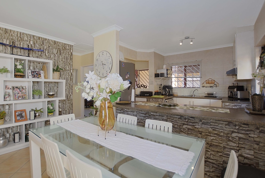  Bedroom Property for Sale in Parklands Western Cape